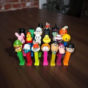 21 Vintage & Current Pez Dispensers Garfield Dino Semi Halloween Glow Bugs Bunny